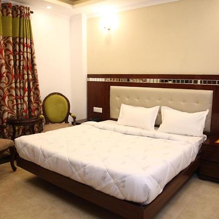 Hotel Dev Residency Vrindāvan Εξωτερικό φωτογραφία