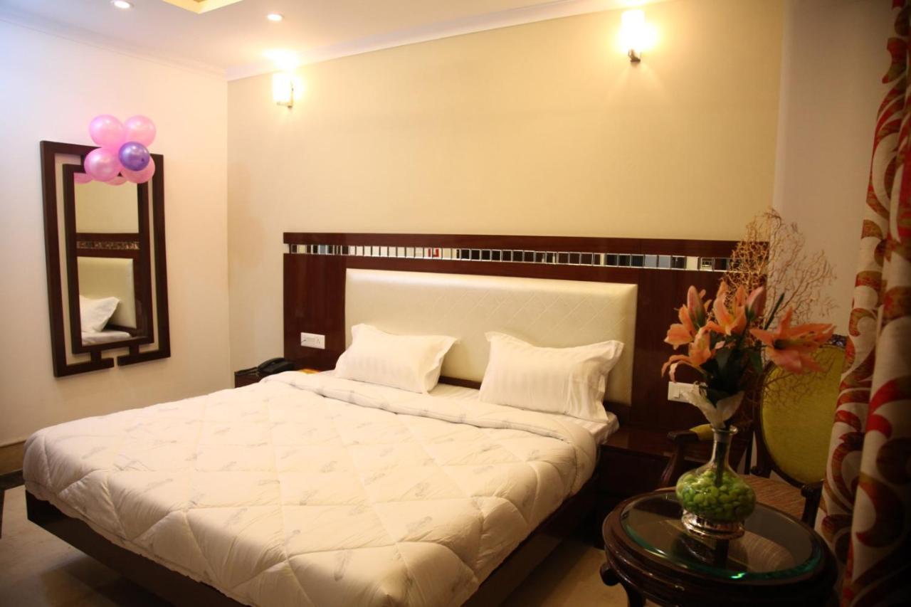 Hotel Dev Residency Vrindāvan Εξωτερικό φωτογραφία