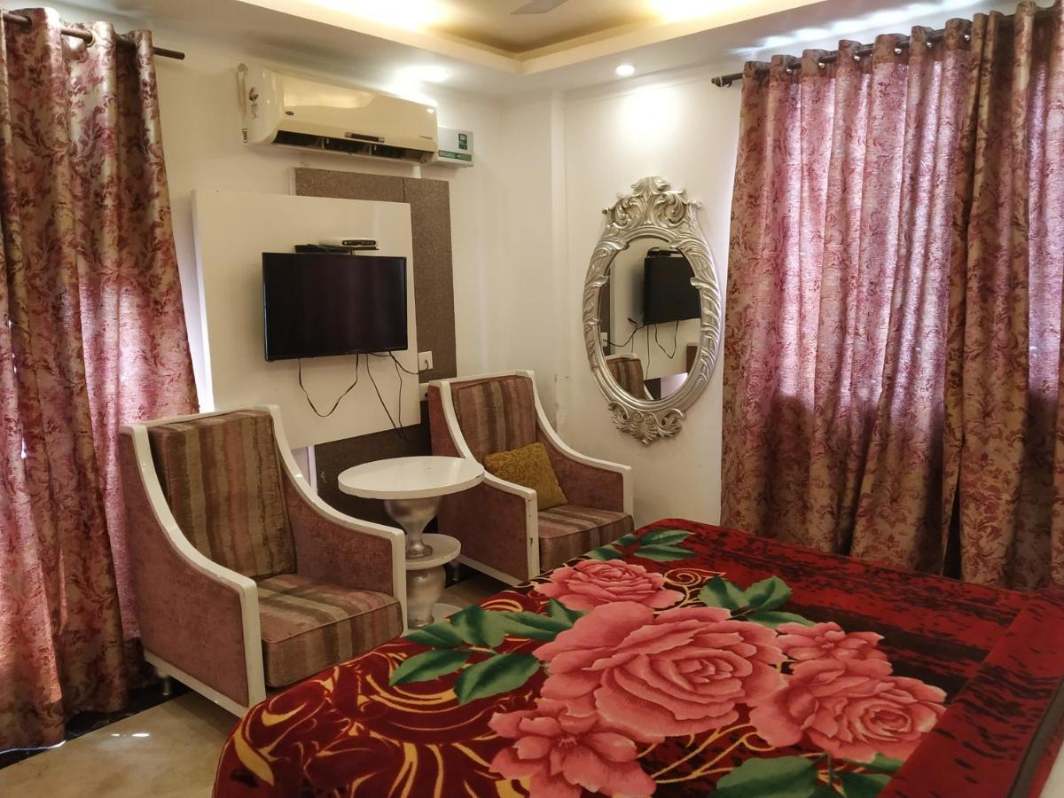 Hotel Dev Residency Vrindāvan Εξωτερικό φωτογραφία